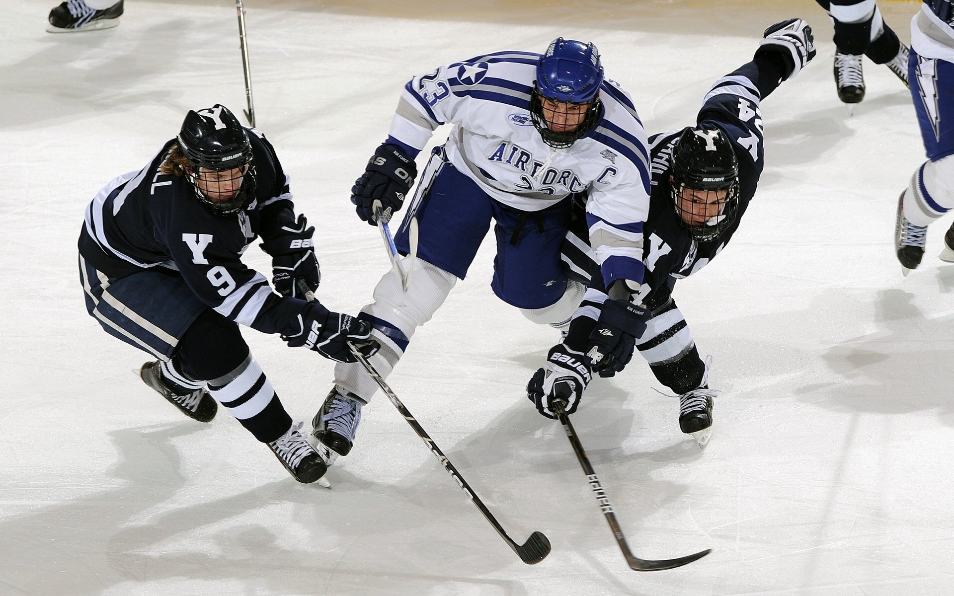 世界杯失利之夜 街头寂静与泪水交织成另一种风景