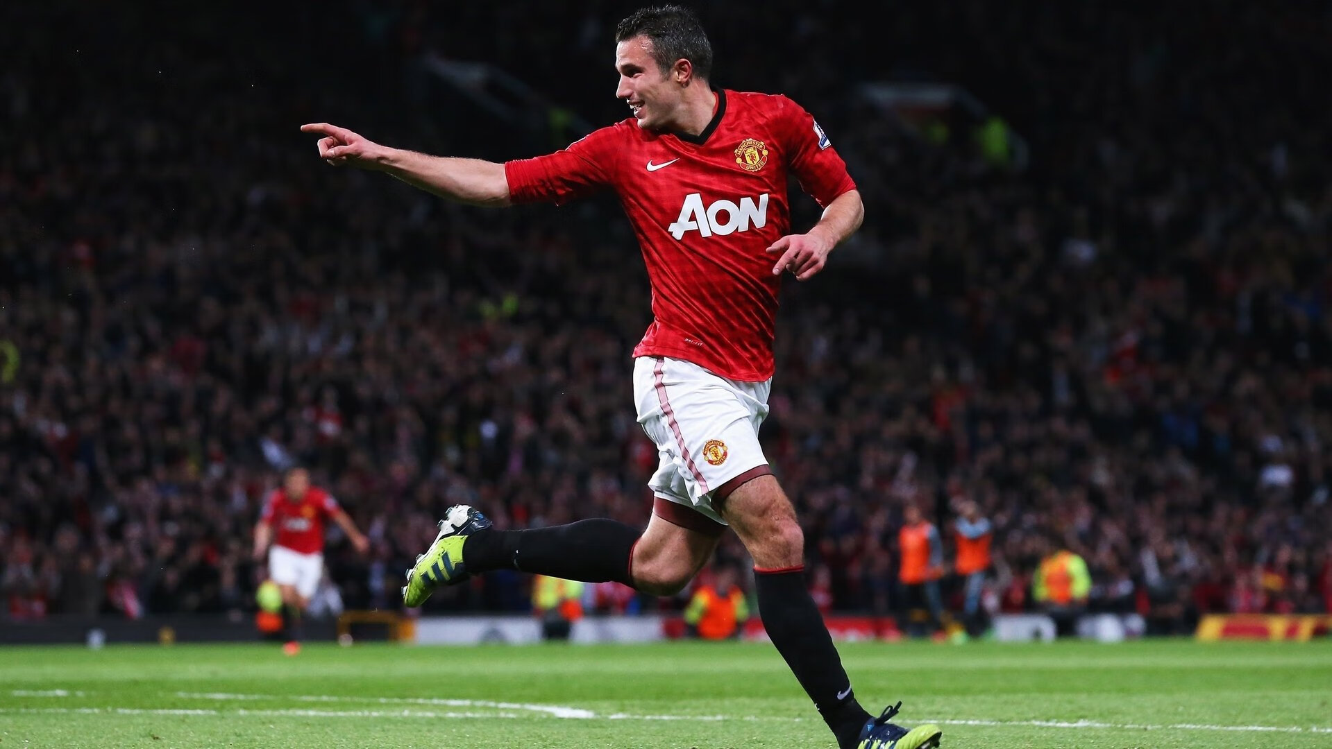 体操比赛展现高难度动作